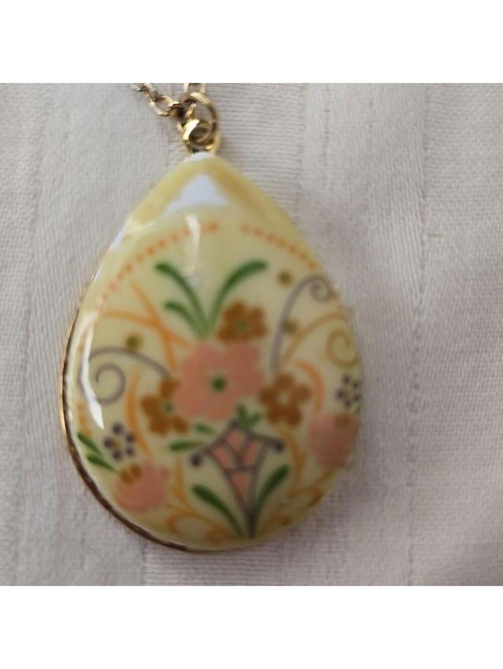 Vintage 70s enamel flower floral garden basket pendant necklace gold tone